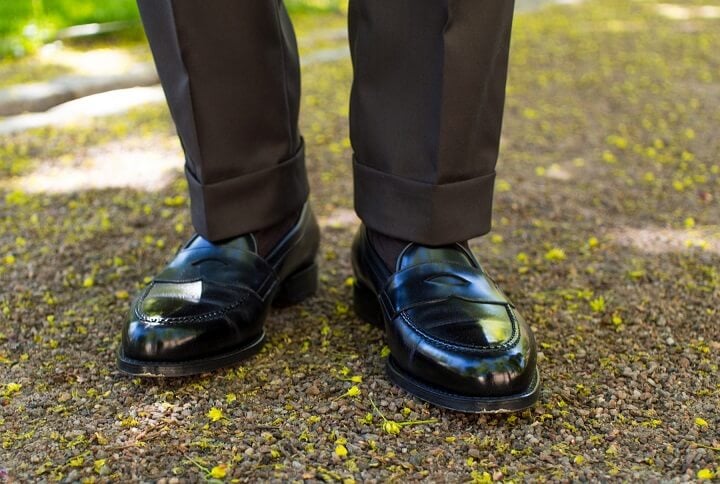 What Color Shoes Goes With Dark Brown Pants?